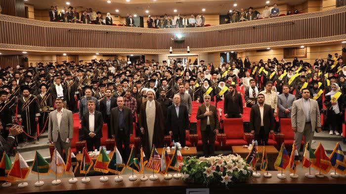 أقیم حفل التخرج للطلاب الدوليین في الجامعات الإیرانیة 